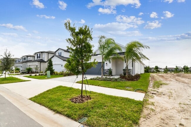 31172 Pendleton Landing Cir, Wesley Chapel, FL 33545 - photo 4