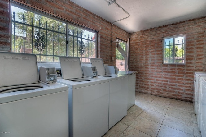Laundry Available on premisis