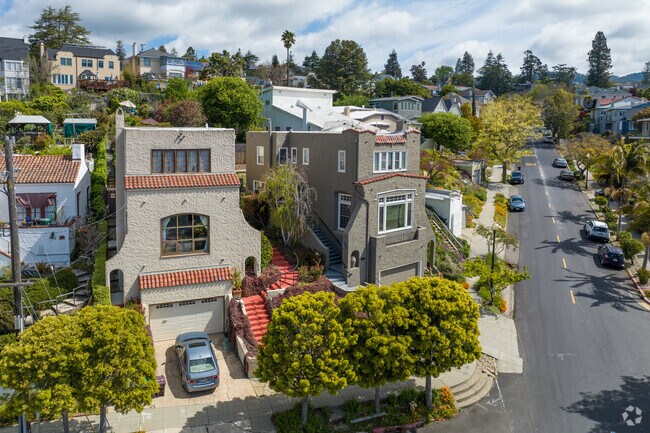 The hills In the Crocker Highlands are home to all types of houses.