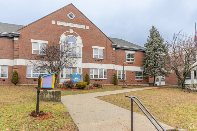 The front entrance area of the Linscott-Rumford Elementary School in Woburn, MA.