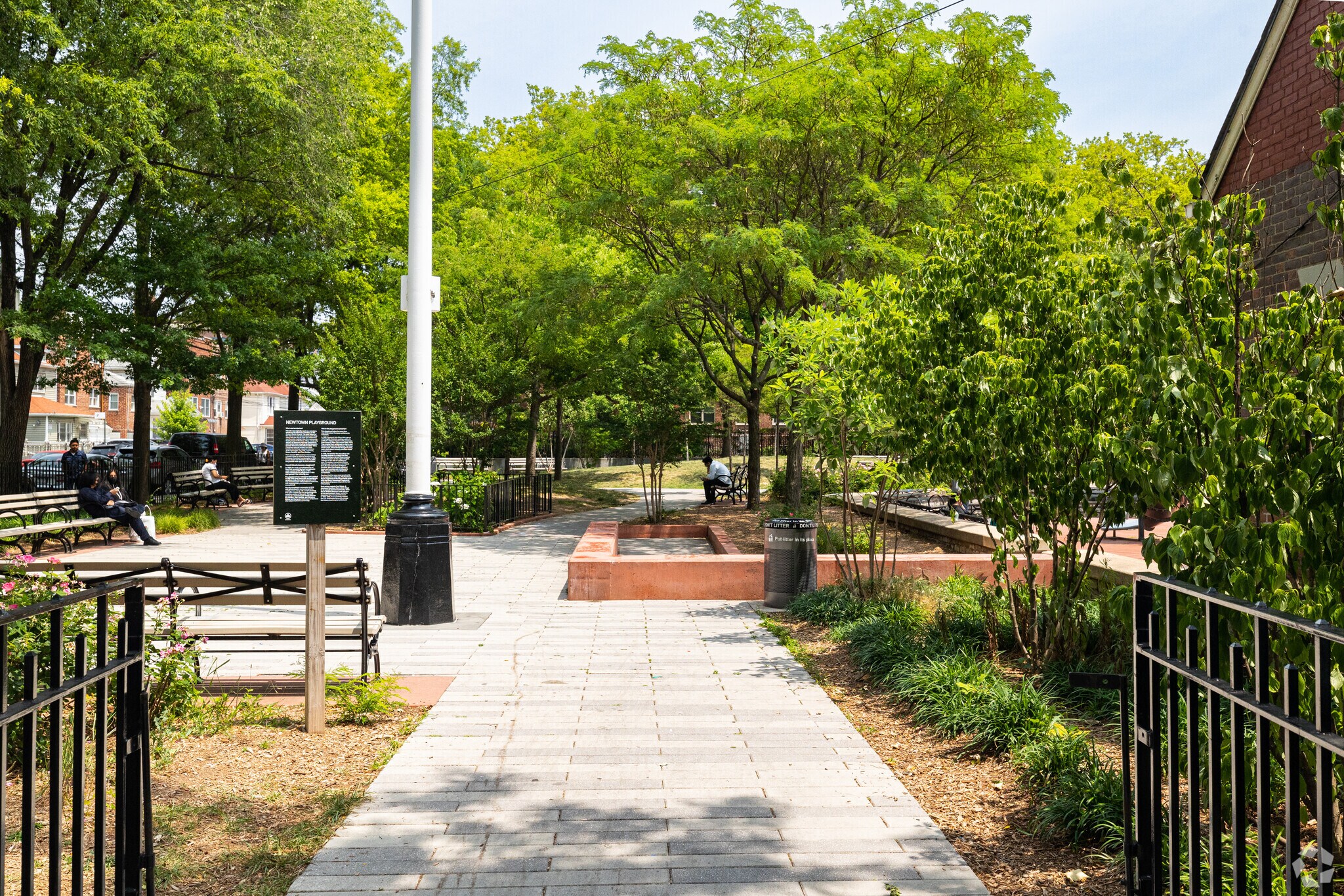 About Elmhurst Schools, Demographics, Things to Do