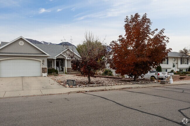 The Grandview North neighborhood offers many different styles of homes.