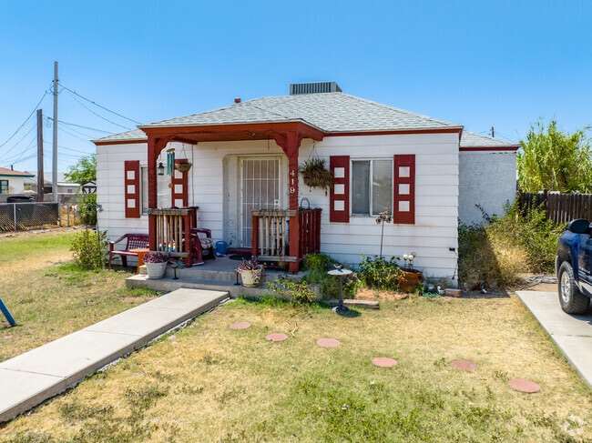 A classic bungalow style home in Casa Grande.