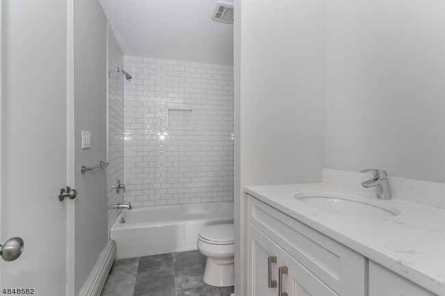 216 Holly St unit A, Cranford, NJ 07016 - photo 4
