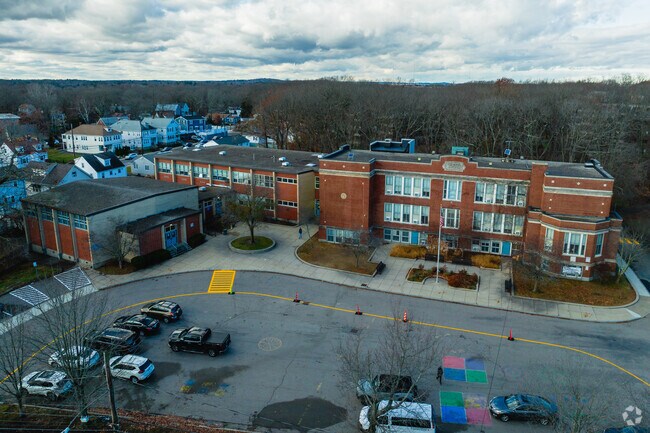 Beethoven Elementary School provides a well-rounded education and promotes academic excellence.