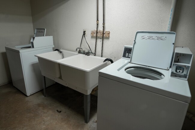 7512 N Granville Rd unit 104, Milwaukee, WI 53224 - photo 5