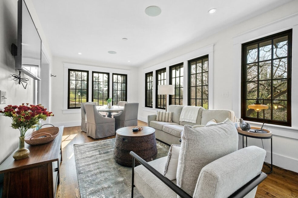 318 E Dickson St unit ID1221823P, Fayetteville, AR 72701 - photo 1