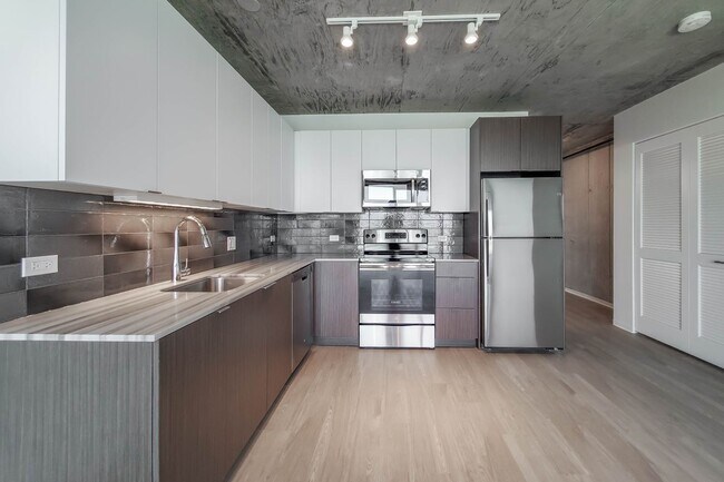 1819 S Michigan Ave unit 2404, Chicago, IL 60616 - photo 4