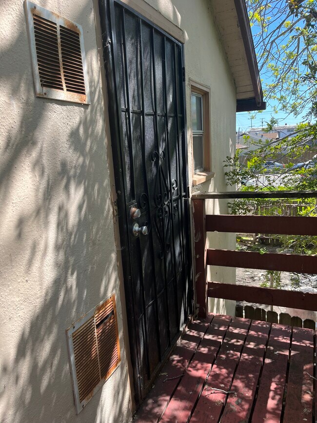 731 Lucas Ave unit B, Richmond, CA 94801 - photo 3