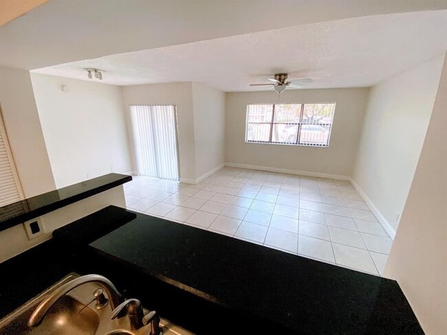 530 S Park Rd, Hollywood, FL 33021 - photo 2