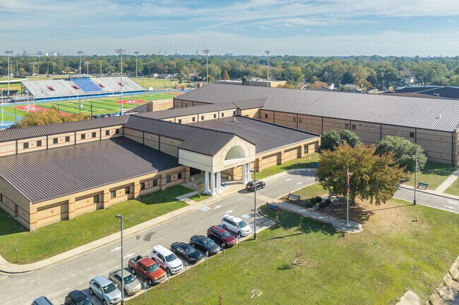 Pascagoula High School has an A- score on Niche.
