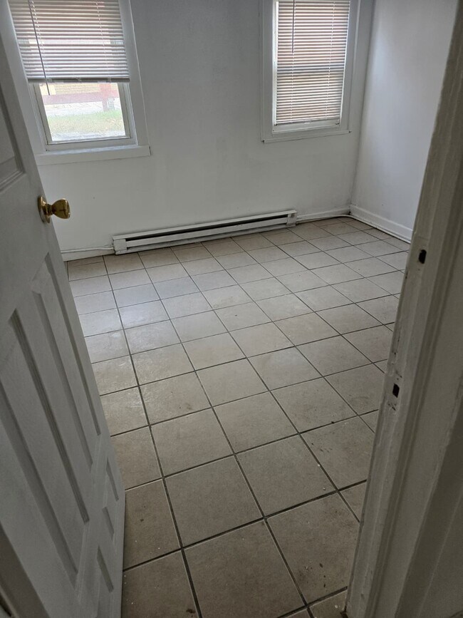 4915 Ventnor Ave unit Basement Apt, Ventnor City, NJ 08406 - photo 5