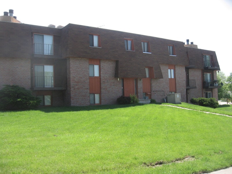 Warwick Apartments, Omaha, NE 68134 - photo 1