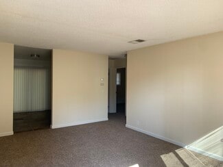 514 N Locust St, Visalia, CA 93291
