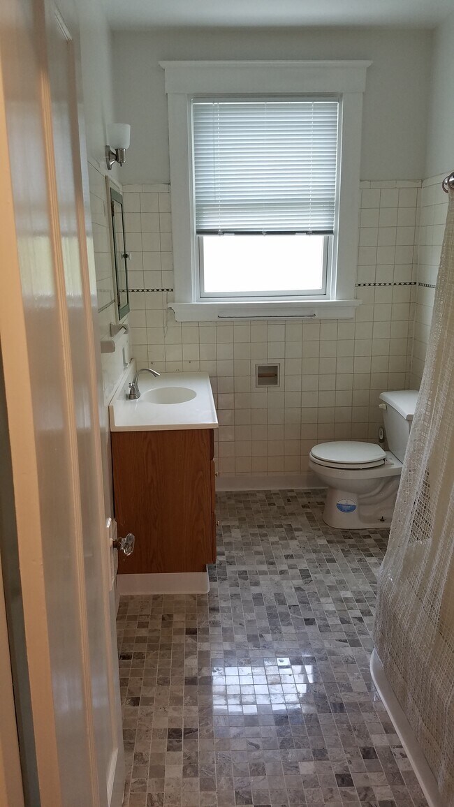 370 Probasco St unit 10, Cincinnati, OH 45220 - photo 6