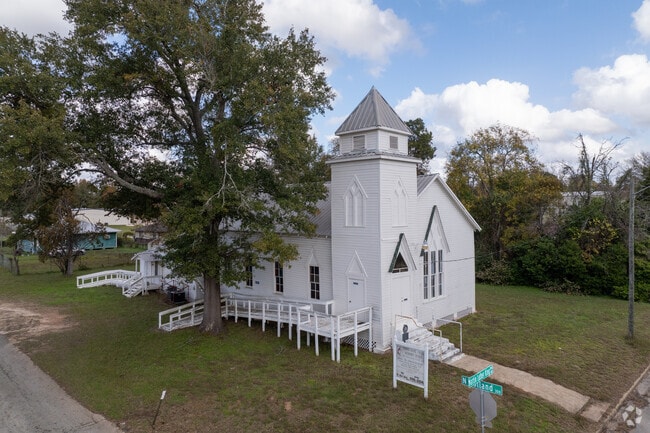 Willis is home to numerous historic and modern churches serving a variety of denominations.