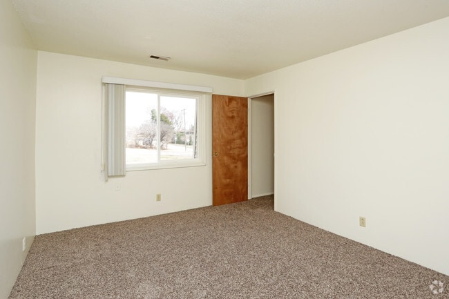 Windsor Woods, Omaha, NE 68144 - photo 4