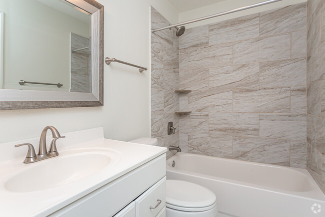 2 BR, 2 BA - 1036 SF