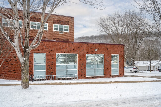 Elmwood Middle School has a student-teacher ratio of 14 to 1