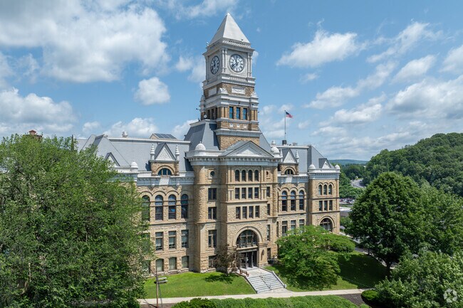 The Schuylkill County Courthouse greets you as you drive through Quinntown.