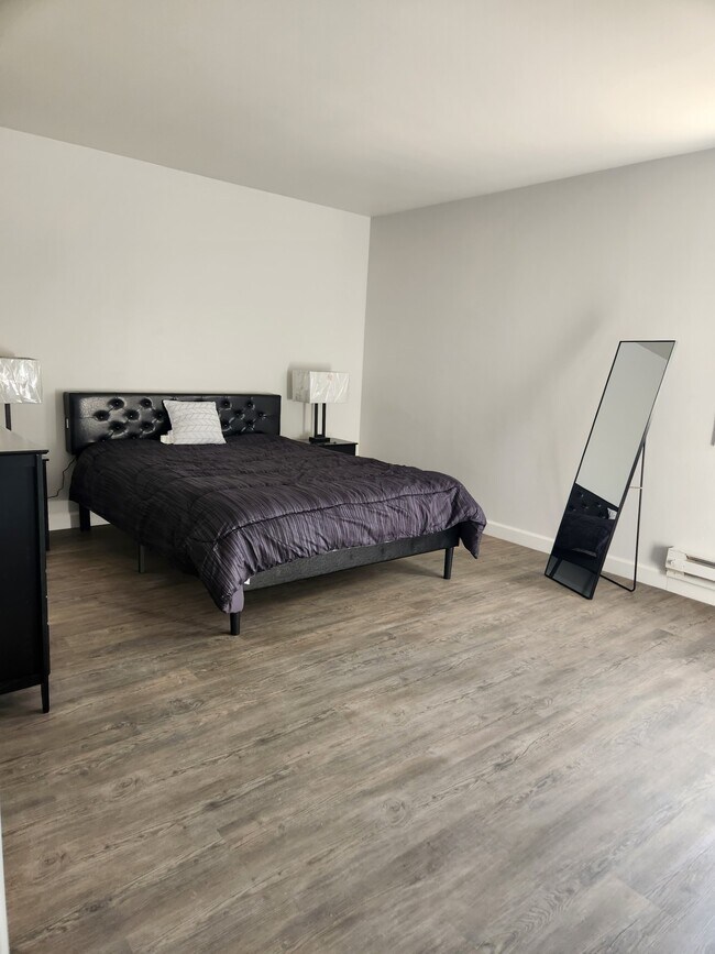 Creekview Apartments - 1st Month FREE!, Rockford, IL 61108 - photo 6