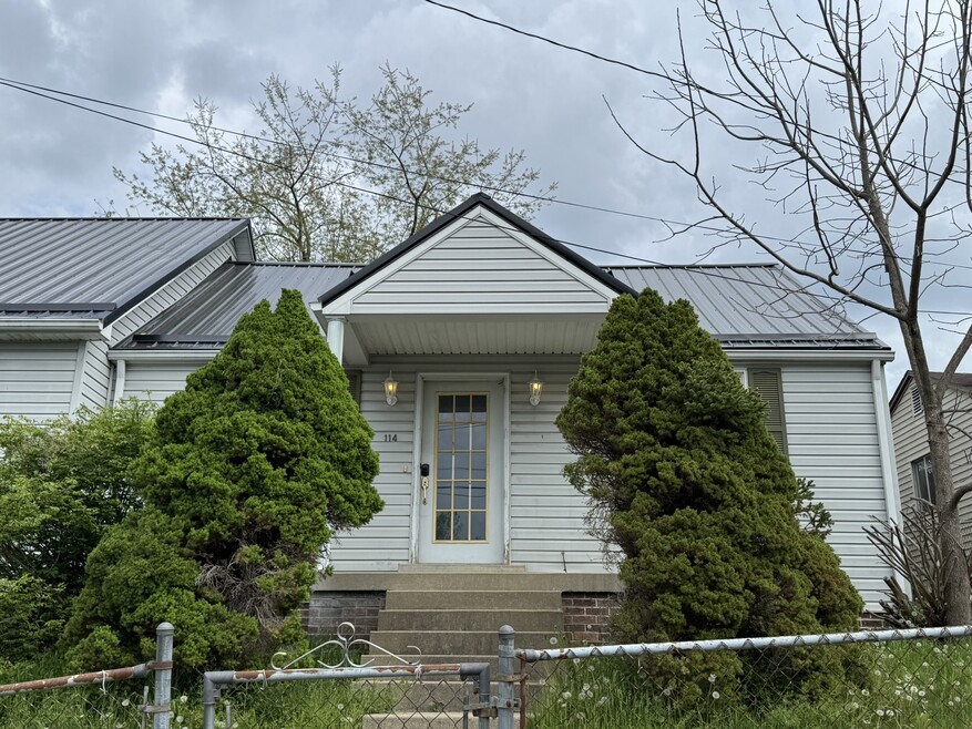 114 Edgemont Dr, Princeton, WV 24740 - photo 1