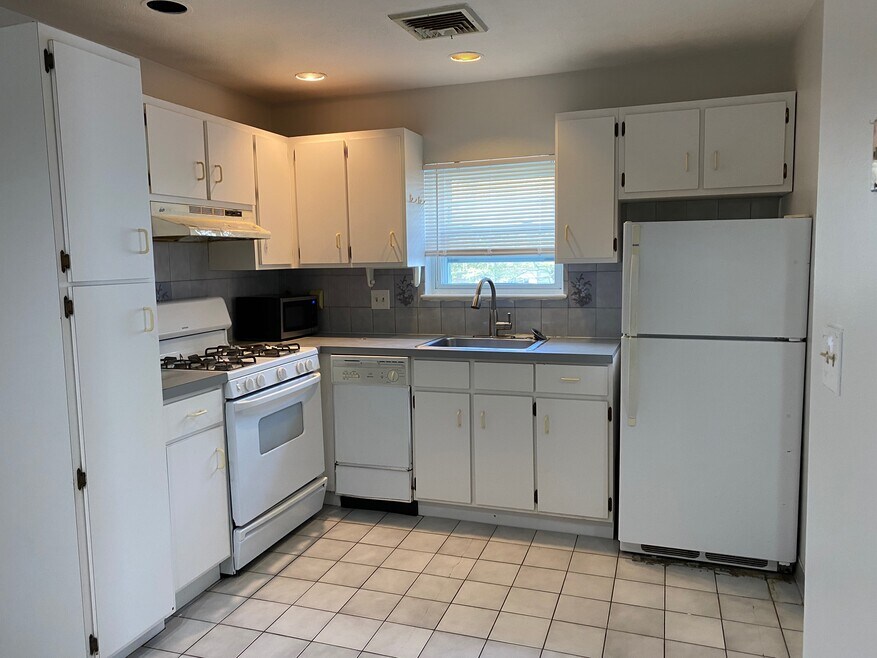 15 Wave Ave unit 3, Revere, MA 02151 - photo 1