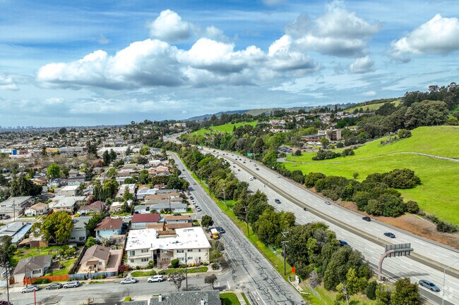 I-580 provides Foothill Square residents easy access to major transportation routes.