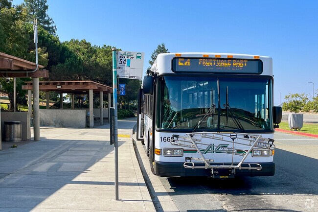 Merritt College has convenient travel options to other parts of Caballo Hills.