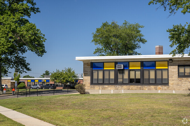 Northside Elementary School has 429 students in grades K-5 with a student-teacher ratio of 11:1.