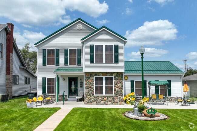 Southeast South Bend homes often have beautifully maintained lawns.