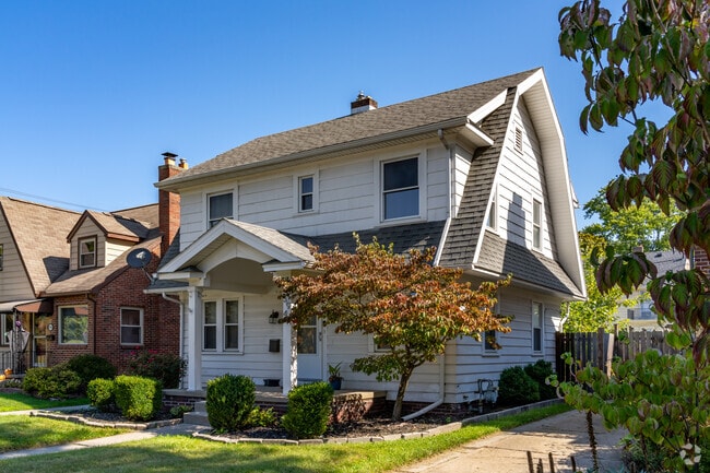 Craftsmen style homes provide families ample room with which to raise children.