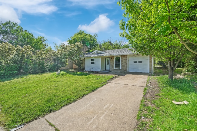 4622 Bayview Dr, Dallas, TX 75211 - photo 2