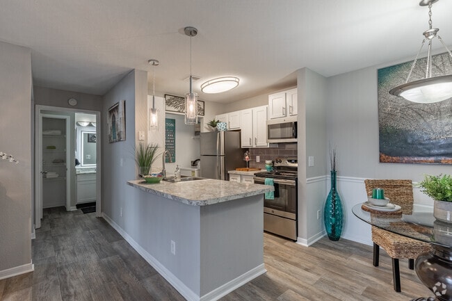 2BR, 2BA - 1,094SF - Kitchen