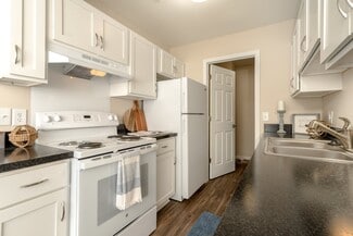 4154 3 Oaks Dr, Troy, MI 48098
