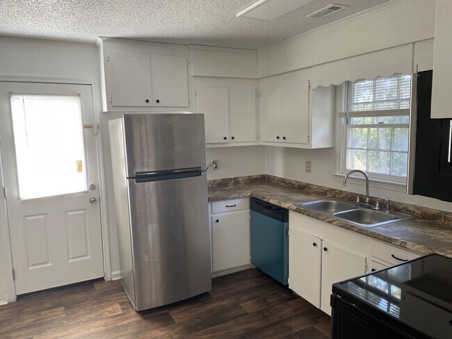 Nottingham Apartments, Toccoa, GA 30577 - photo 4