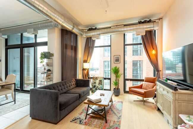 740 W Fulton St unit 804, Chicago, IL 60661 - photo 2