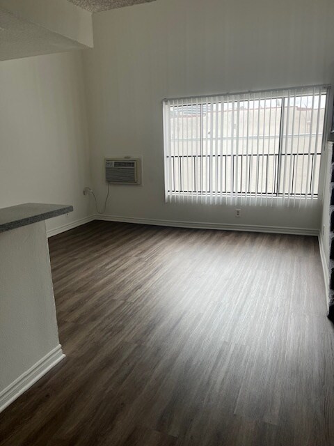 2928 Leeward Ave unit 201, Los Angeles, CA 90005 - photo 1