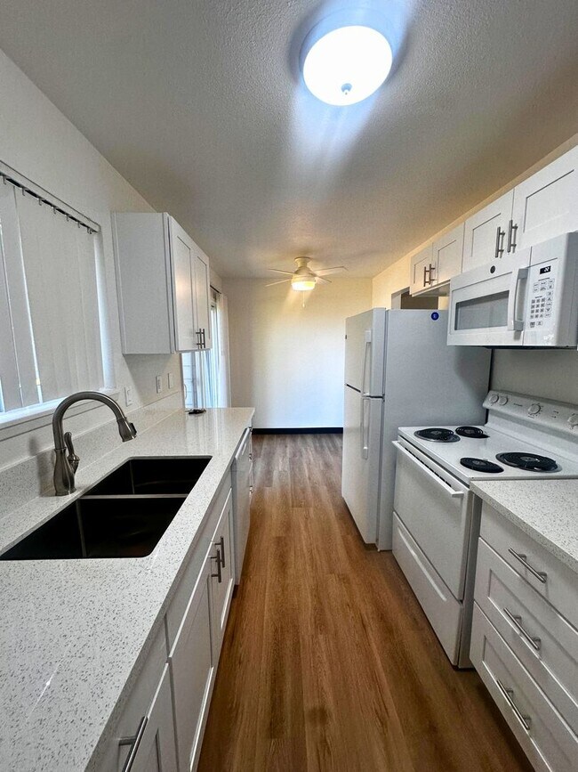 LuDon Luradel, Portland, OR 97219 - photo 3