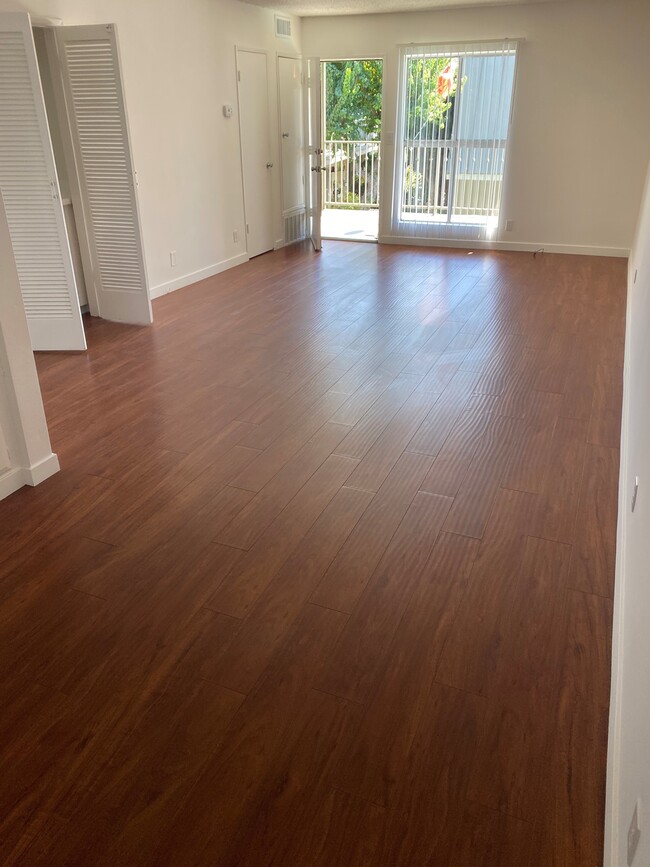 20880 Ventura Blvd, Woodland Hills, CA 91364