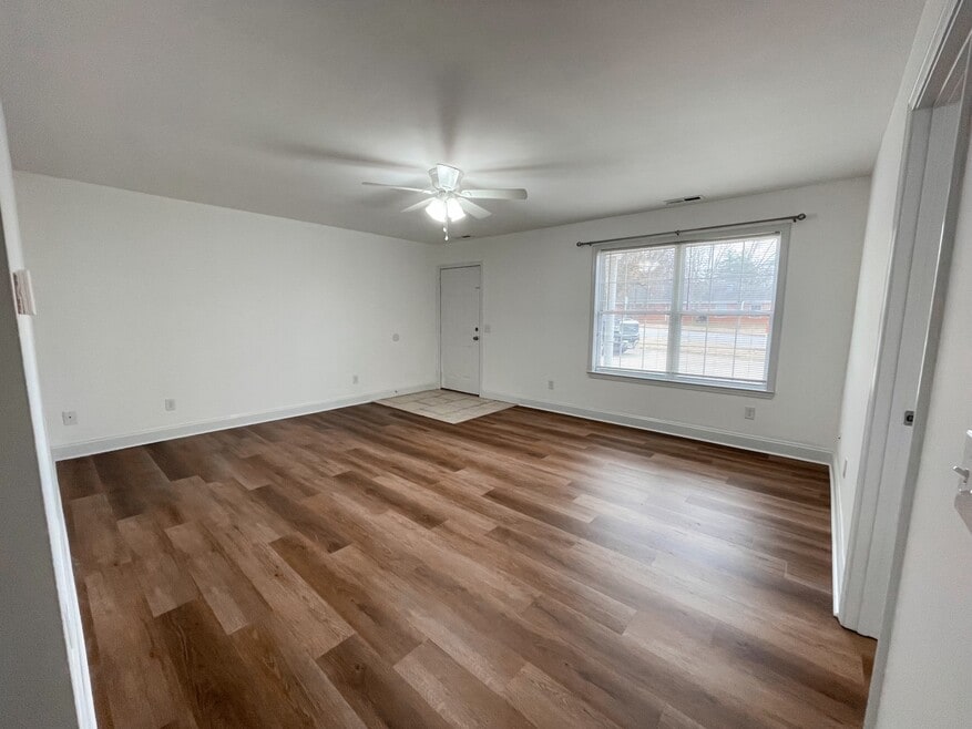 2460 E 5th St unit Newly Remodeled Cond, Washington, MO 63090 - photo 1