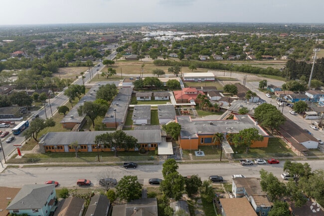 Victoria Heights Elementary School is located in central Brownsville on Roosevelt St.