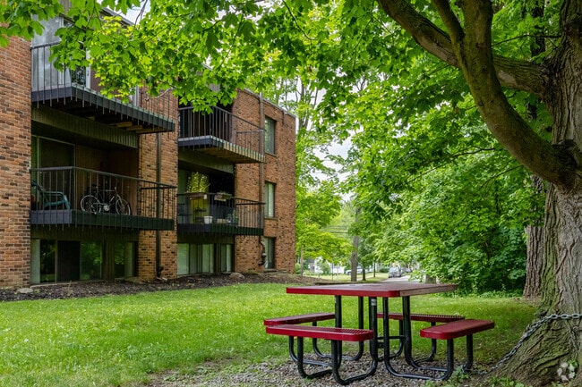 Jackson West, Ann Arbor, MI 48103 - photo 2