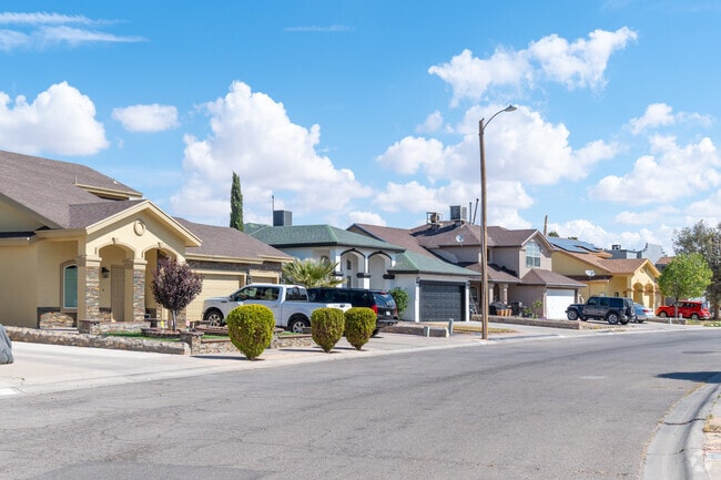 Stucco homes in the heart of Horizon City.