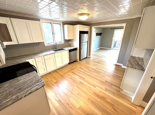 12 Myrtle St, Exeter, NH 03833 - photo 2