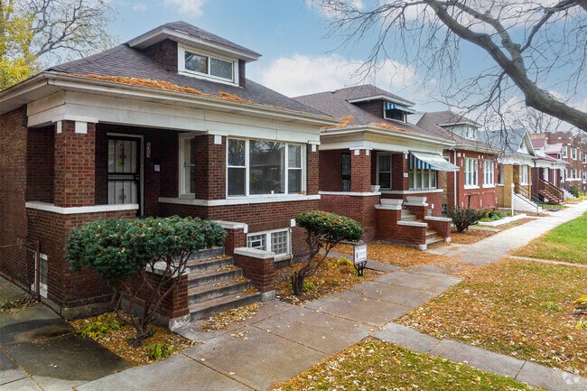 Park Manor has many historic and beautiful homes in its area.
