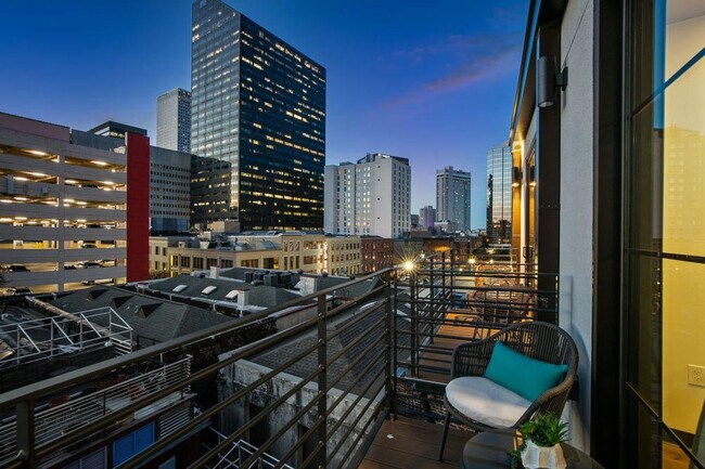 611 Commerce St unit ID1267087P, New Orleans, LA 70130 - photo 2