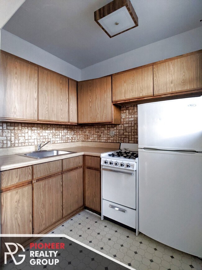 737 W Belmont Ave unit 739-505, Chicago, IL 60657 - photo 4