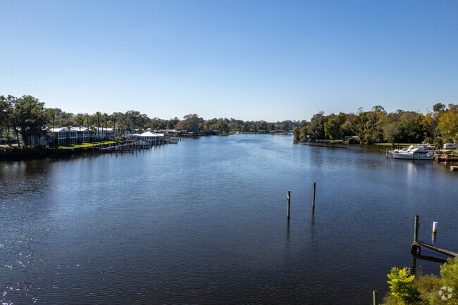 The Lakeshore neighborhood is full of beautiful scenery and landscapes.