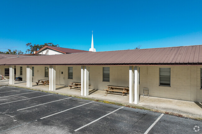 Apopka Christian Academy offers a spiritual alternative education.